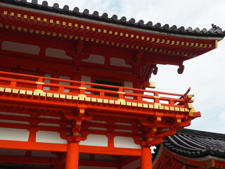 Fototapeta na wymiar Red Majesty: Yasaka-jinja Shrine in Kyoto image of the Yasaka-jinja Shrine, a red shinto shrine in Kyoto, Japan