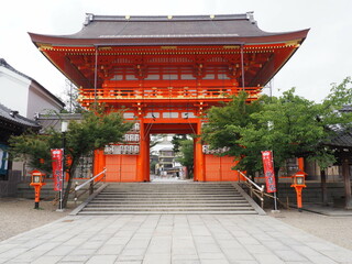 Vibrant Tranquility: Yasaka-jinja Shrine in Kyoto image of the Yasaka-jinja Shrine, a red shinto shrine in Kyoto, Japan