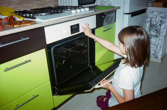 Baby includes oven for baking