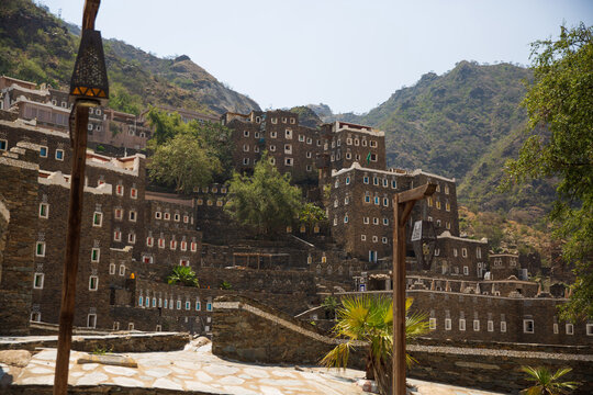 Scenic Rijal Almaa Village
