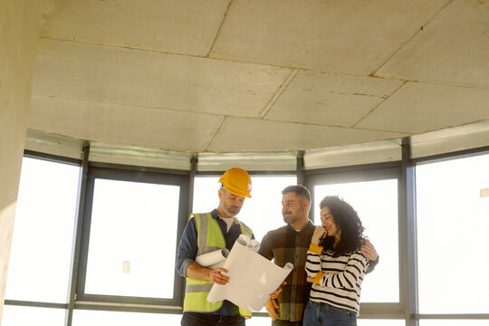 Building Foreman Consult Homeowners Construction Site