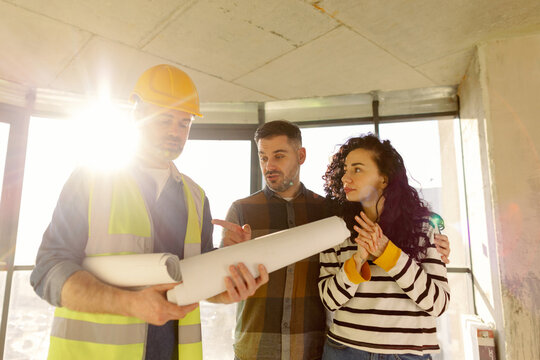 Homeowners Listen Engineer Suggestion Sunshine Construction Site