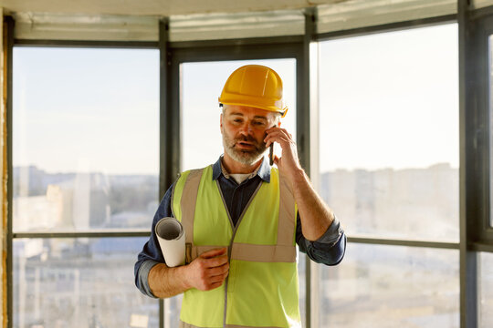 Senior Builder Answer Smartphone Talk Client