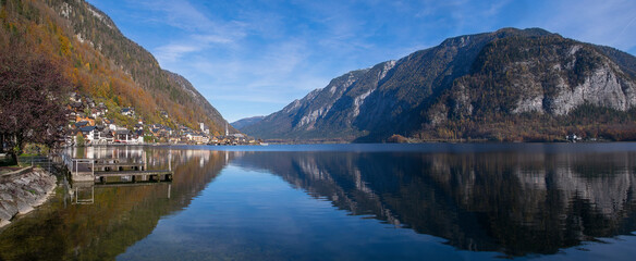 Fototapeta na wymiar Hallstatt, a picturesque village on the sparkling lake