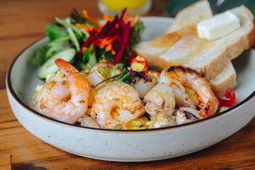 A plate of food with shrimp and vegetables