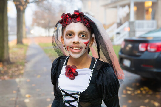 Kids out trick or treating on Halloween