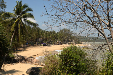 Khae Khae Beach has large granite rocks and a fine sand beach. This beach is known for being a beautiful public beach. There are many people from abroad who come to admire the shady beauty of nature.