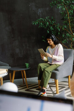 Online tablet office employee usability remotely virtual conference