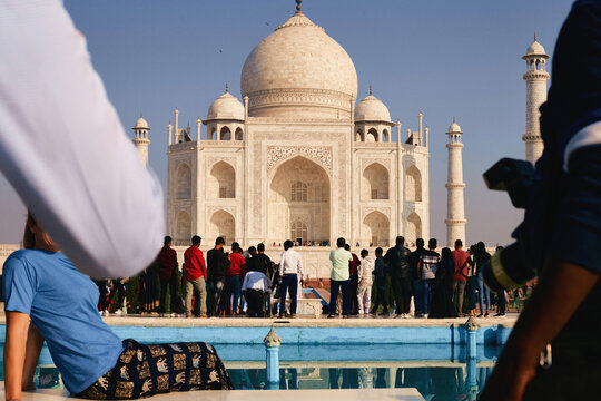 
Crowded morning at the incredible Indian landmark: the Taj Mahal.