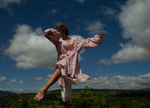 Girl is dacing in the sky