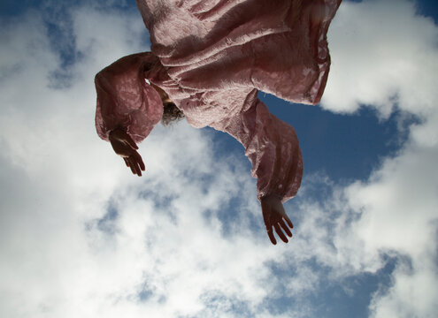 Girl is dacing in the sky