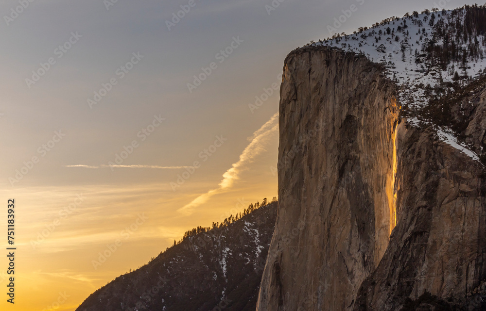 Wall mural sunset in the mountains