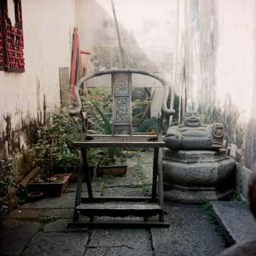 Grand Master's Chair and Maitreya Buddha
