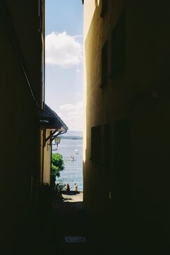 Sunlight in a dark alley