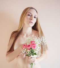 Young woman with bouquet of flowers. - 751201780