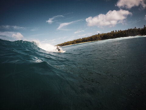 Surfer rinding wave