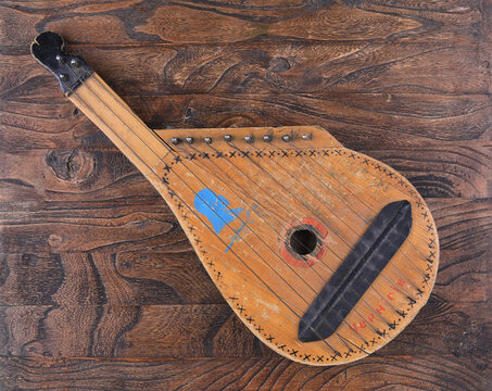string musical instrument Russian gusli