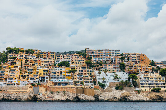 Picturesque view of town on cloudy day
