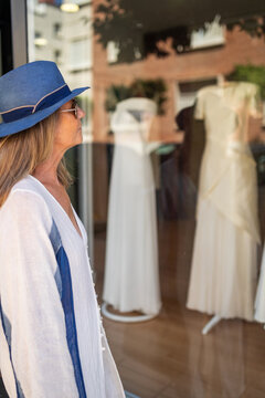 mature woman shopping