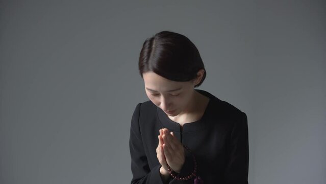 「拝む」の写真素材 | 2,172件の無料イラスト画像 | Adobe Stock