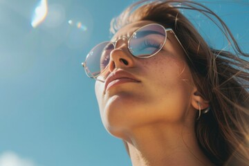 Portrait of a girl with rays of the sun - obrazy, fototapety, plakaty