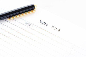 やるべきこと、日付、締切日を記入するTO-DOリストに記入する
