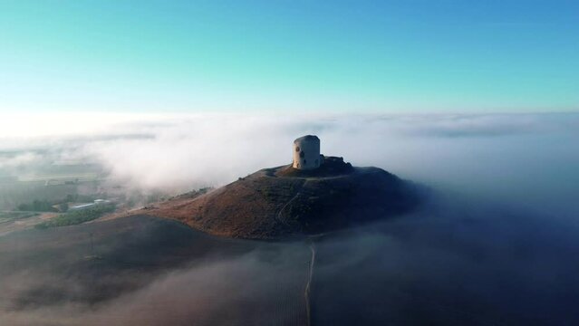 Mota del Marqu&eacute;s entre nieblas (Valladolid)
