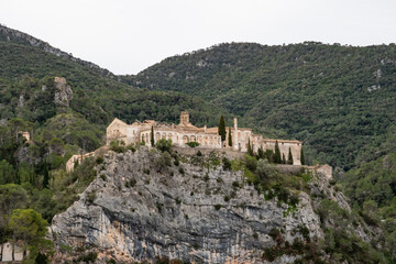 Fototapeta na wymiar Spanien - Spain - Berge - Mountains - Monastir de Sant Hilari de Cardo