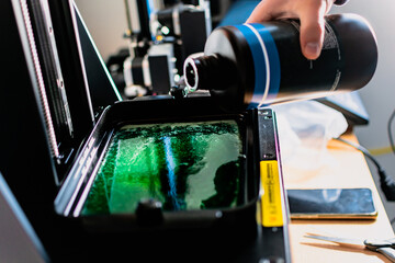 3d printer and its resin tank for filling and printing
