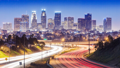Fototapeta na wymiar A stunning view of the Los Angeles skyline at night, with freeway in the foreground.