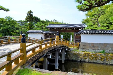 Fototapeta na wymiar 和歌山城 大手門と一の橋