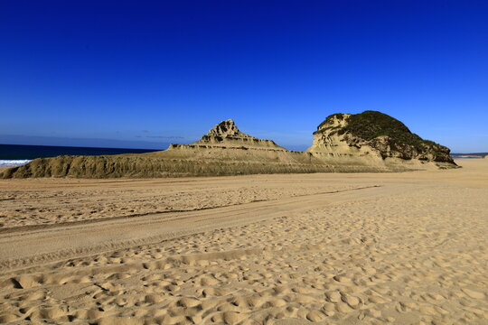 Meco Beach is located on the western coast of the civil parish of Castelo, Portugal