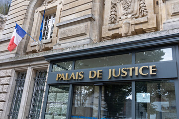 Fototapeta na wymiar Palais de justice