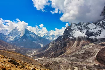 Photo sur Plexiglas Ama Dablam Stunning View of Ama Dablam rising dramatically over the Khumbu glacier and valley from this view near Periche village in Nepal