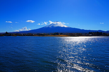 Day view of the snow-capped Mount Fuji in the fall in Lake Kawaguchi (Fujikawaguchiko), Japan