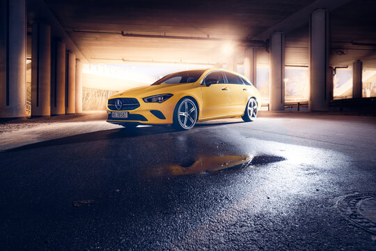 Mercedes-Benz CLA 180 Shooting Brake in yellow color.