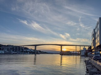 Obraz premium Sunset over the Kristiansund harbor 