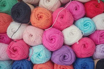 ovillos de lana en colores pastel