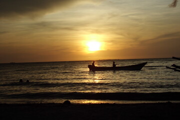 Fototapeta premium sunset with boat