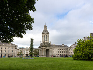  Trinity College, Campanile, Library Square, Ireland's oldest university. Dublin, Ireland. - obrazy, fototapety, plakaty