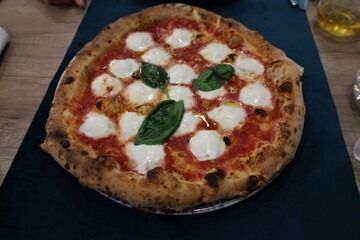 Pietanze italiane dalle pizze carne e dolci