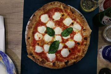 Pietanze italiane dalle pizze carne e dolci
