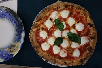 Pietanze italiane dalle pizze carne e dolci