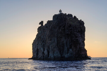 Silhouette di Strombolicchio al tramonto - Isole Eolie (Sicilia)