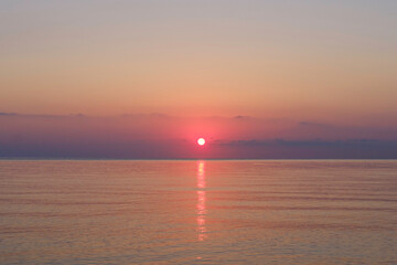 Un semplice e simmetrico tramonto minimale.