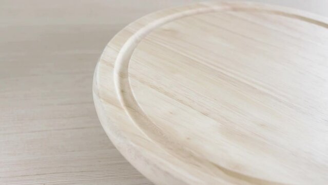 Round cutting board