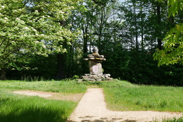 Gedenkstein im Schlossgarten Schloss Königshain