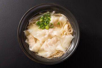 ［香港産　蝦子麺］ワンタン麺