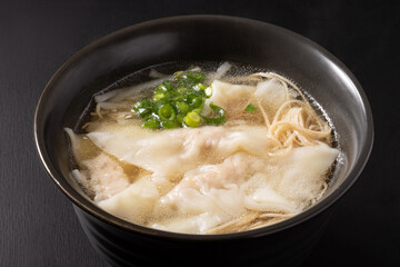 ［香港産　蝦子麺］ワンタン麺