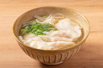 ［香港産　蝦子麺］ワンタン麺